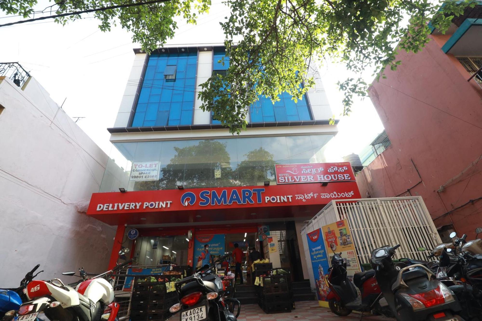 Super Oyo Hotel Silver House Near Mantri Square Mall Bengaluru Kültér fotó